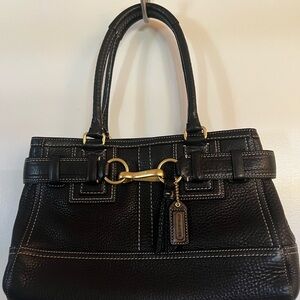 Coach Black Leather Shoulder Bag with Gold Hardware Excellent Pre-owned cond.